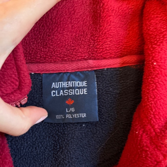 Authentic classique women’s Canada sweater - Picture 2 of 4